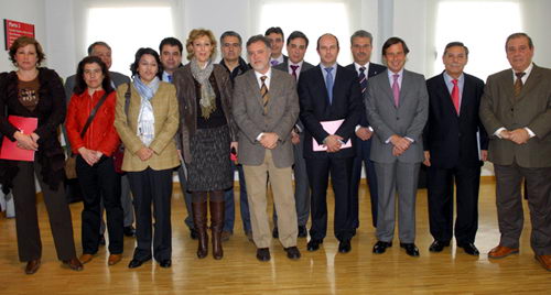 Alcaldes y potavoces del PP del entorno del aeropuerto de Madrid-Barajas reunidos para mostrar su oposici�n a la modificaci�n de la Ley de Navegaci�n A�rea (8 Febrero 2010)